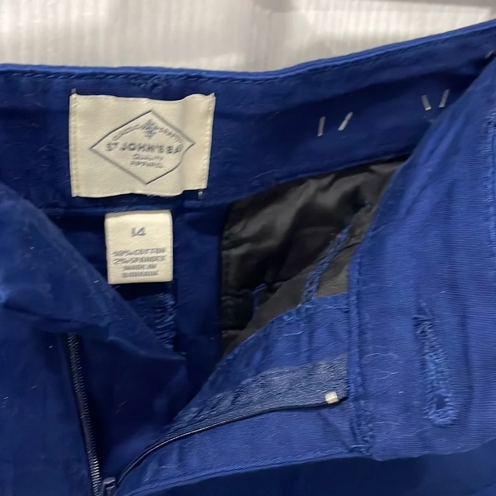 NWOT St John’s Bay Bermuda Shorts - Picture 2 of 4